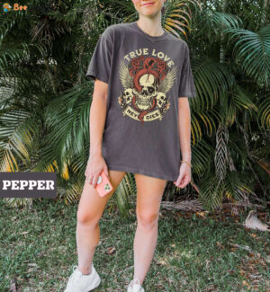 Vintage Trendy Rock N Roll T-Shirt: Comfort Colors Skull Tee - True Love Never Dies Unisex Graphic Shirts for Epic Style